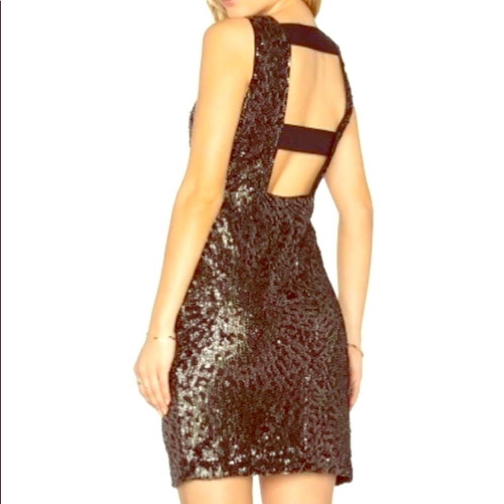 1. State black sequined body-con dress. 🖤💣 LBD!